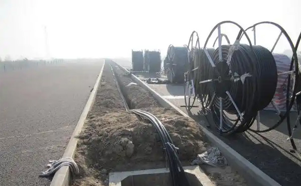 定西光缆施工如何应对复杂地形布线难题？